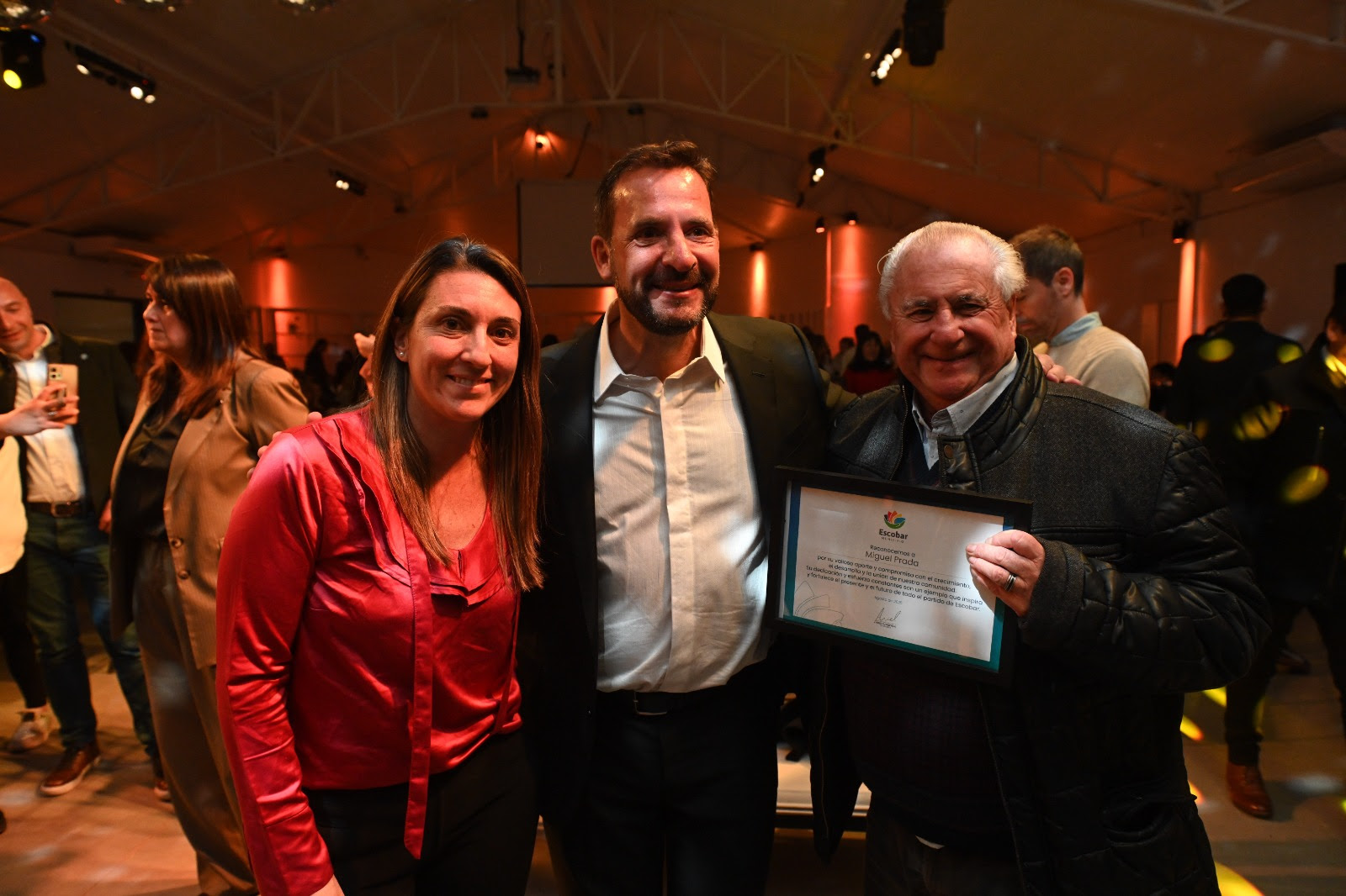 NOTICIAS ESCOBAR:Escobar homenajeó a 84 vecinos destacados por su aporte a la comunidad